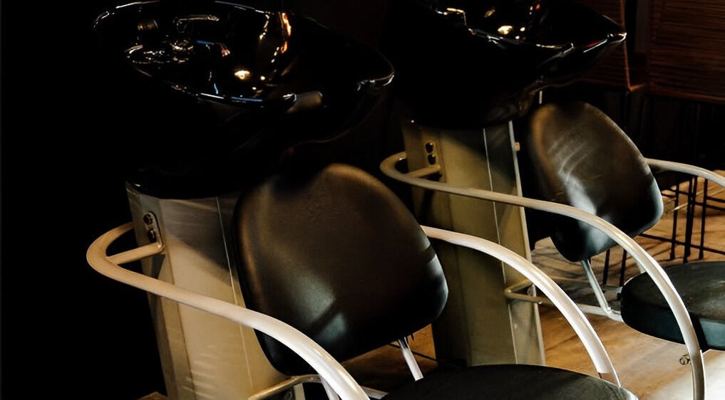 Sillas modernas en Savage Barber Club, Buenos Aires, Ciudad Autónoma De Buenos Aires, AR.