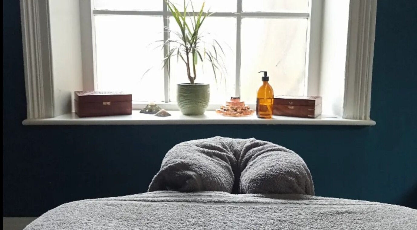Peaceful massage room at Holistic BodyWork with Erica, Leeds, England, GB, featuring a cozy setup.