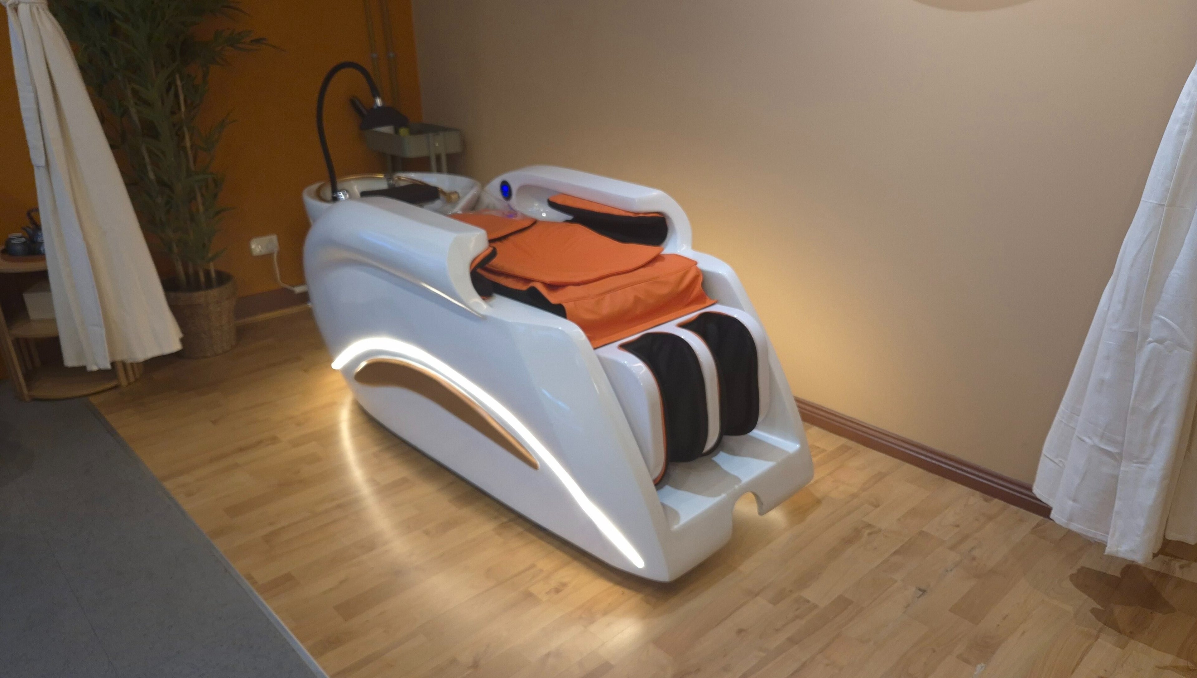 Luxury therapeutic spa pod at M Kami Japanese Head Spa (CBD) in Melbourne, Victoria, AU, offering ultimate relaxation.