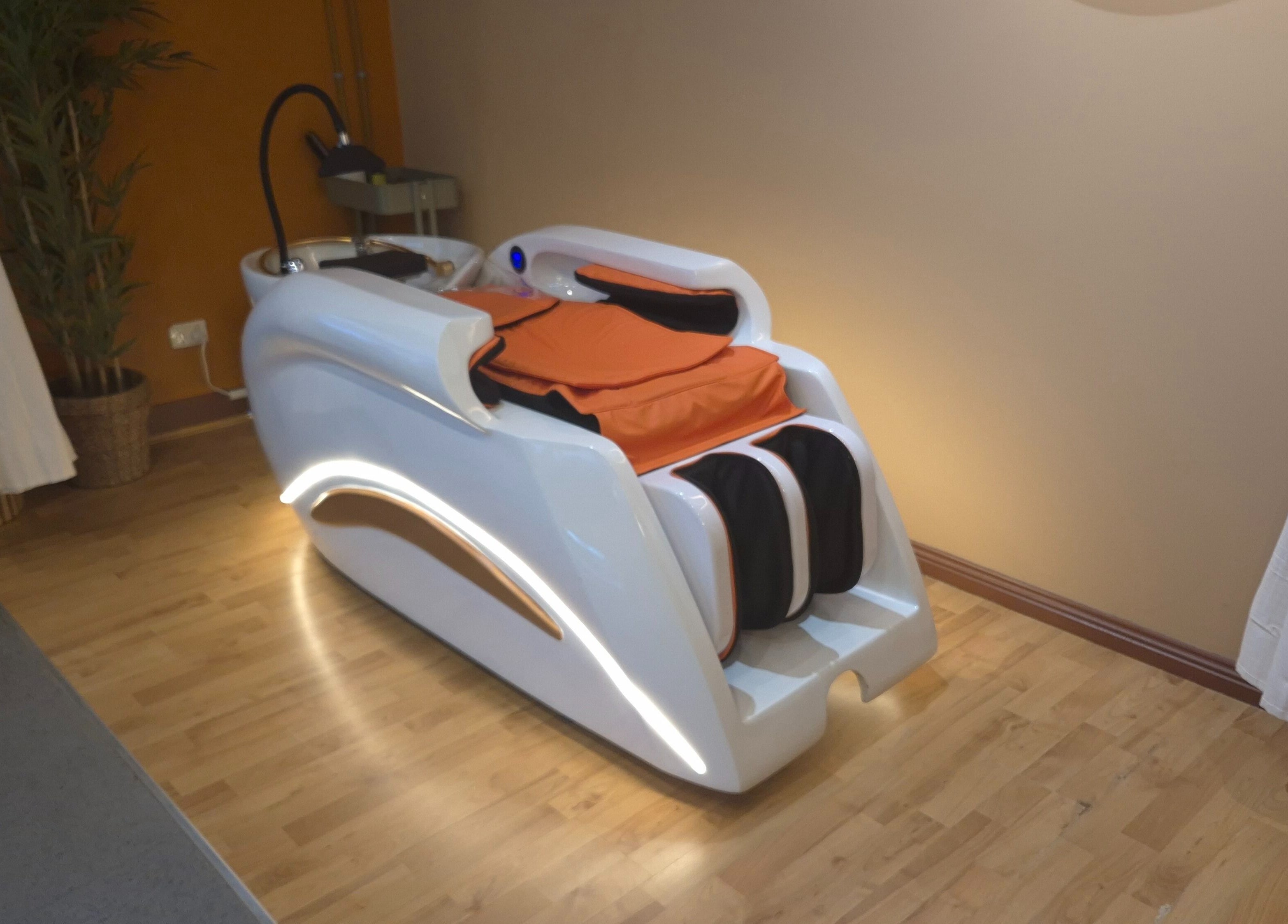 Luxury therapeutic spa pod at M Kami Japanese Head Spa (CBD) in Melbourne, Victoria, AU, offering ultimate relaxation.