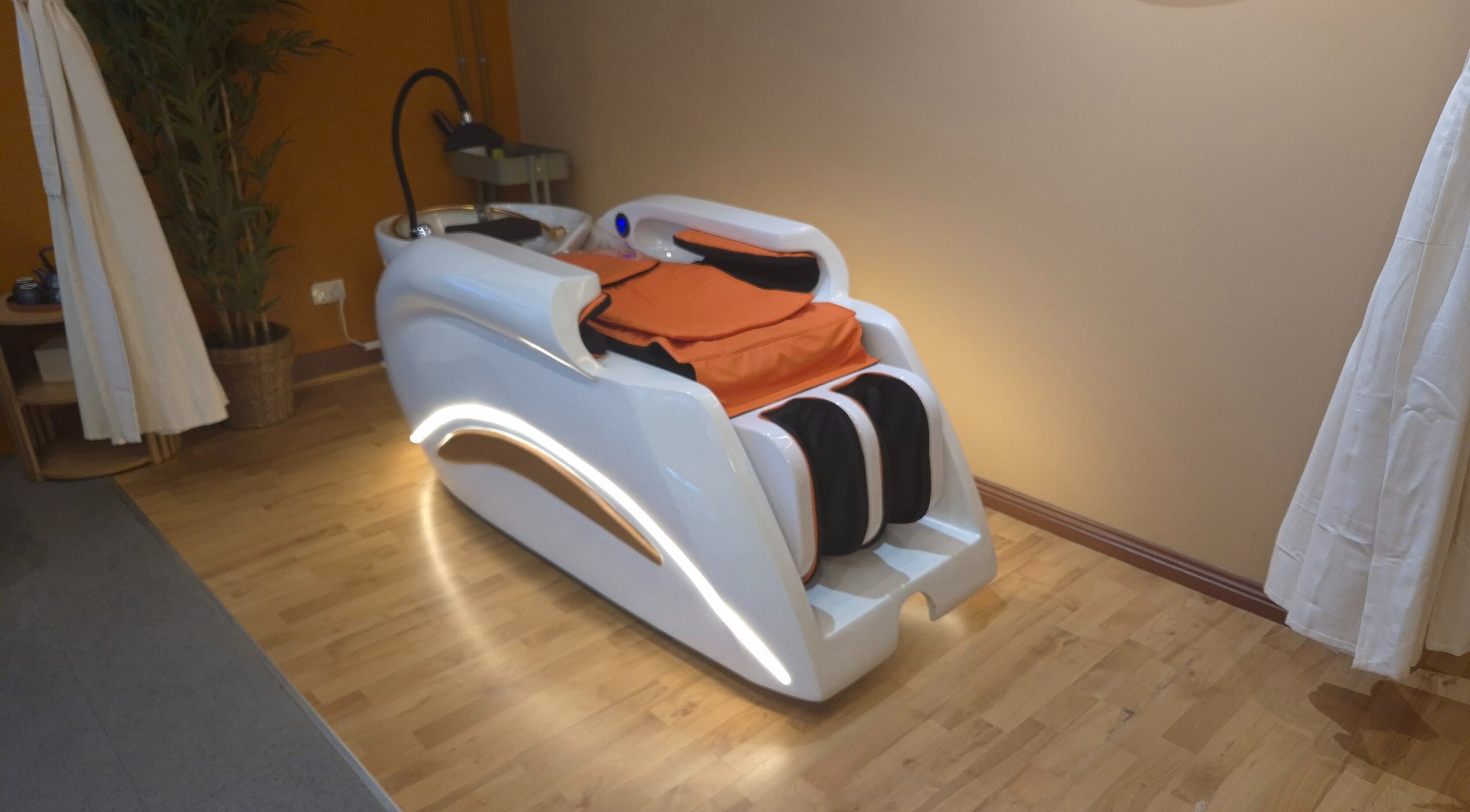 Luxury therapeutic spa pod at M Kami Japanese Head Spa (CBD) in Melbourne, Victoria, AU, offering ultimate relaxation.