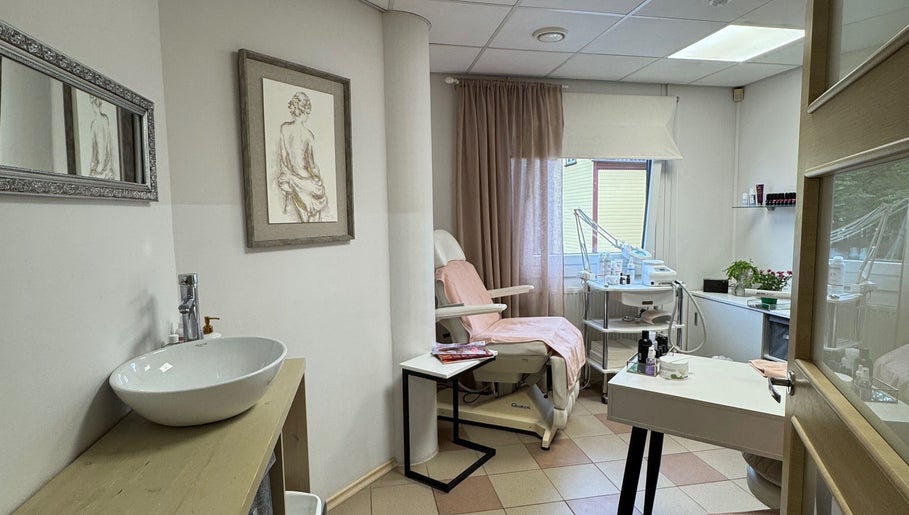 Elegant spa room at Iluteenindaja Kersti, Pärnu, Pärnu Maakond, EE, showcasing serene decor and treatment chair.