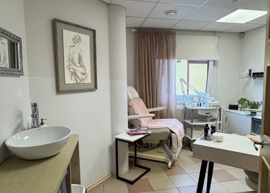 Elegant spa room at Iluteenindaja Kersti, Pärnu, Pärnu Maakond, EE, showcasing serene decor and treatment chair.