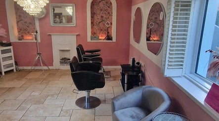 Helen's Hair Salon x image 2