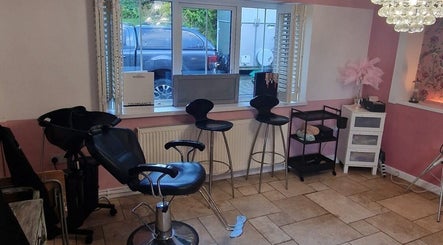 Helen's Hair Salon x image 3