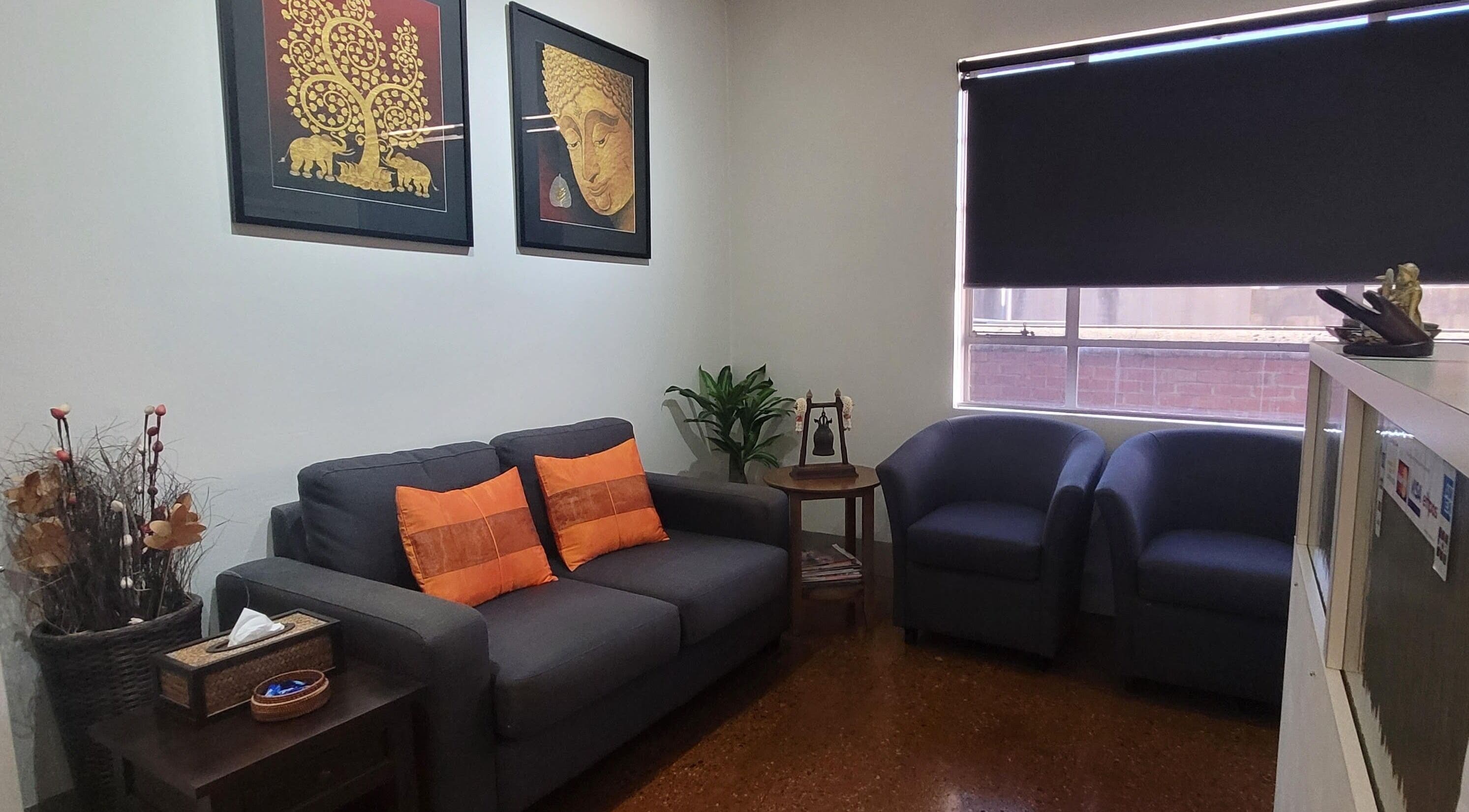 Relaxing lounge area at Jindaa Thai Massage, Bendigo, Victoria, AU with cozy seating and decorative art.