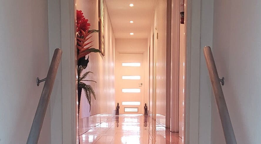 Tranquil hallway at Jindaa Thai Massage, Bendigo, Victoria, AU with soft lighting and floral decor.