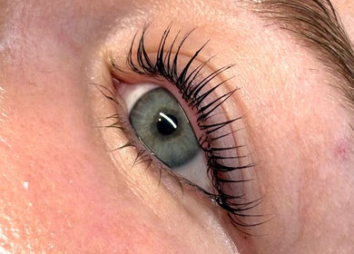 Close-up of expertly styled eyelashes at JSbrowbar_, Melbourne, Victoria, AU.