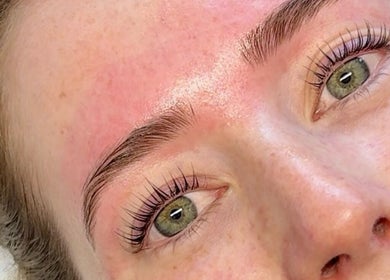 Close-up of perfectly shaped brows at JSbrowbar_ in Melbourne, Victoria, AU, enhancing natural beauty.