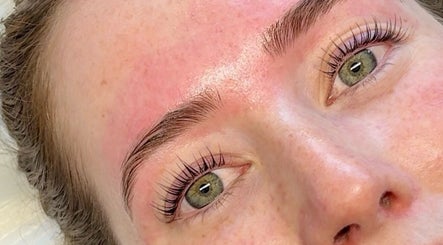 Close-up of perfectly shaped brows at JSbrowbar_ in Melbourne, Victoria, AU, enhancing natural beauty.