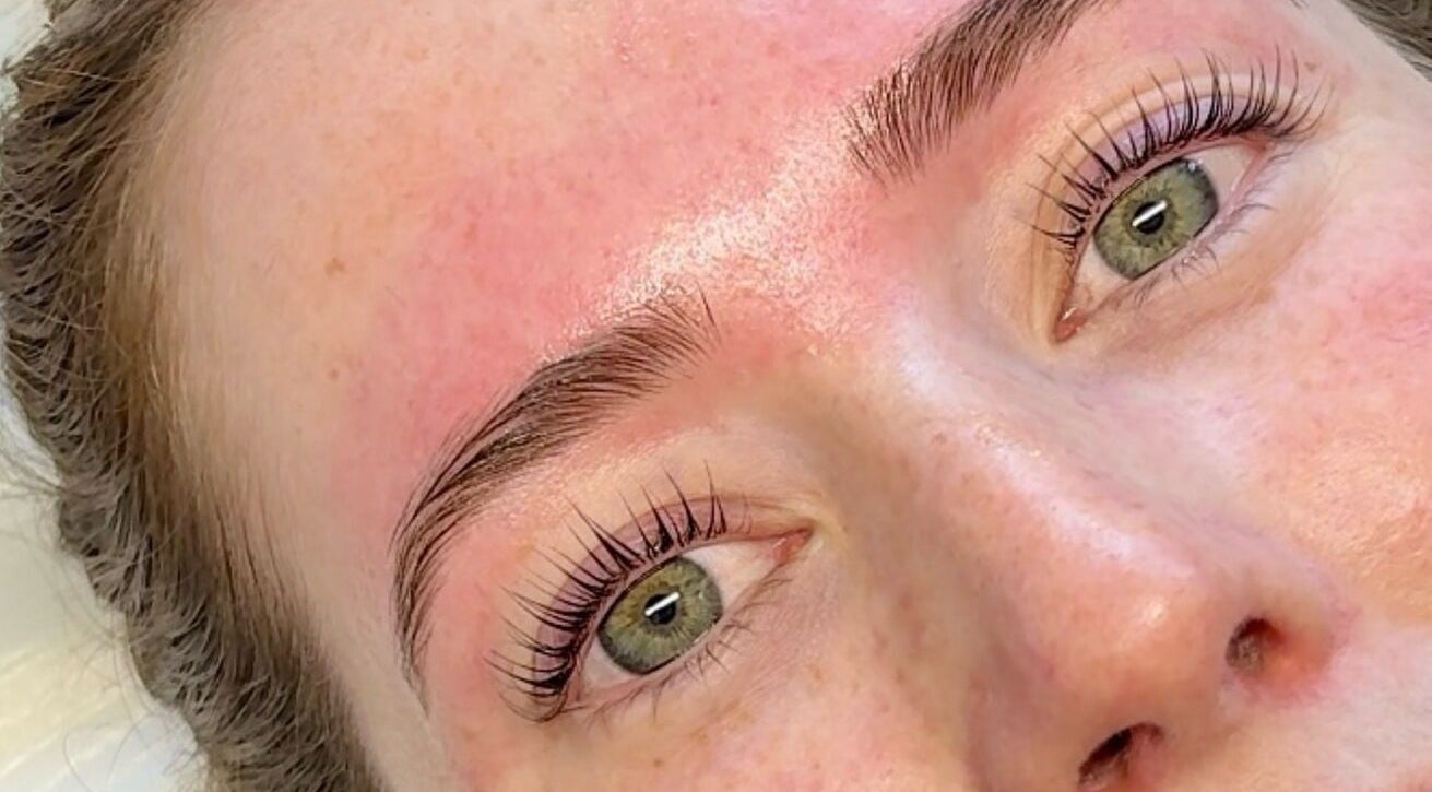 Close-up of freshly groomed lashes at JSbrowbar_, Melbourne, Victoria, AU, showcasing expert beauty care.