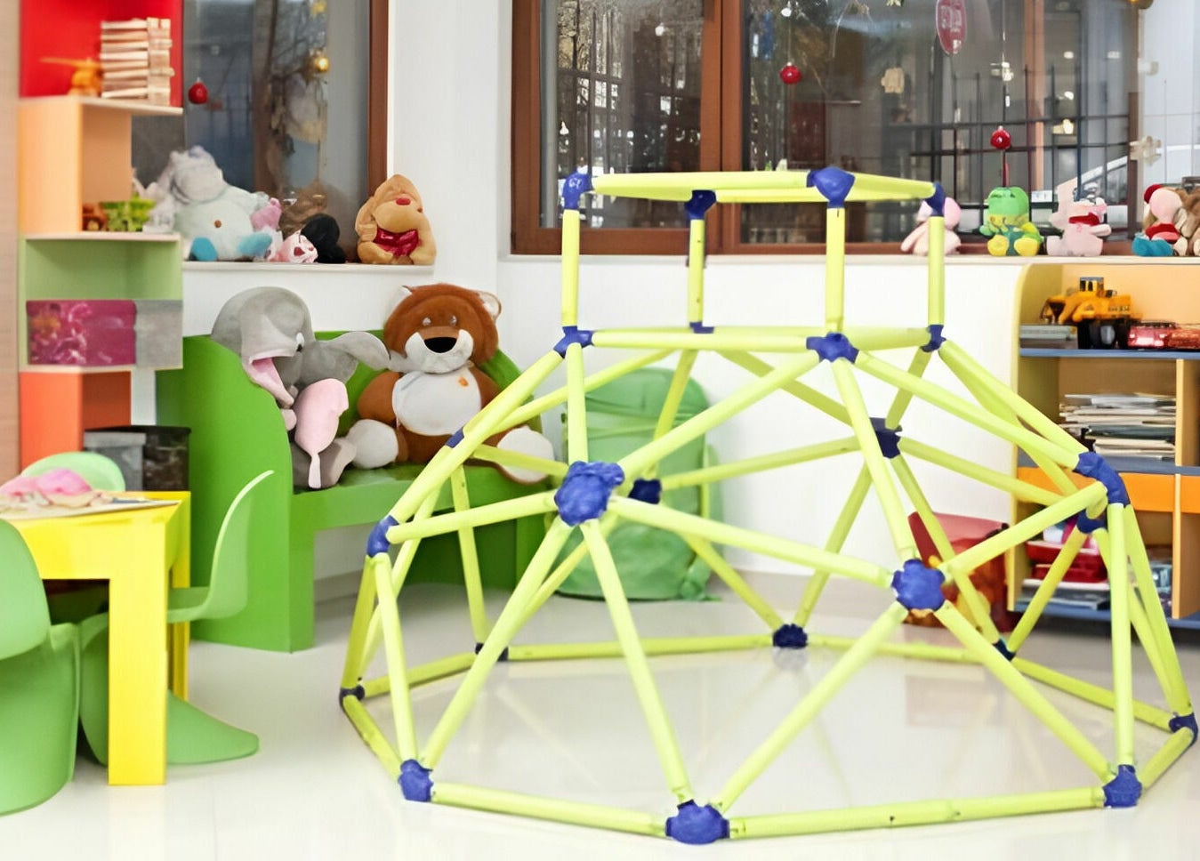 Детски кът в ПЪЗЕЛ София кв. Лозенец с играчки и мебели. София, BG