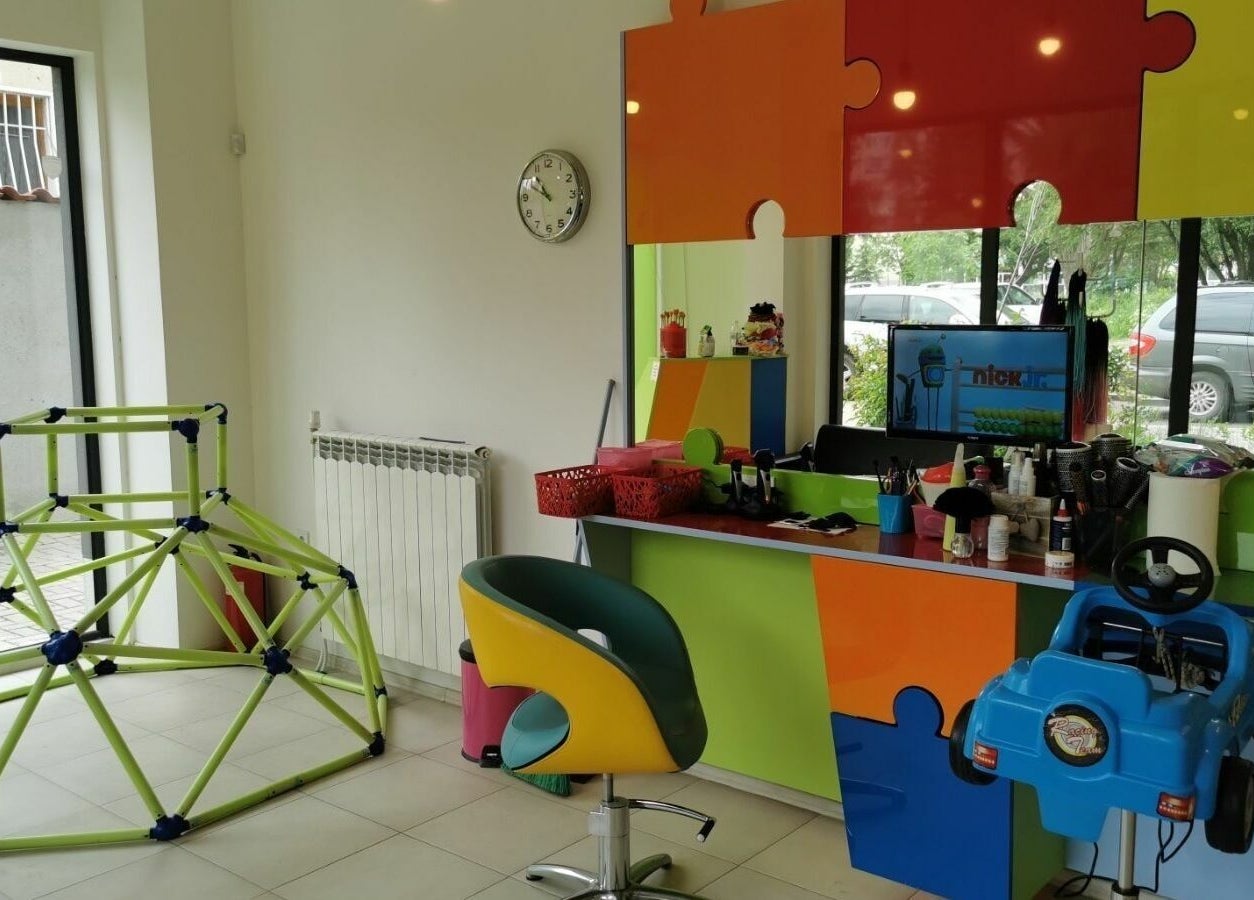Детски салон в ярки цветове в Пъзел Пловдив кв. Тракия, Пловдив, BG.