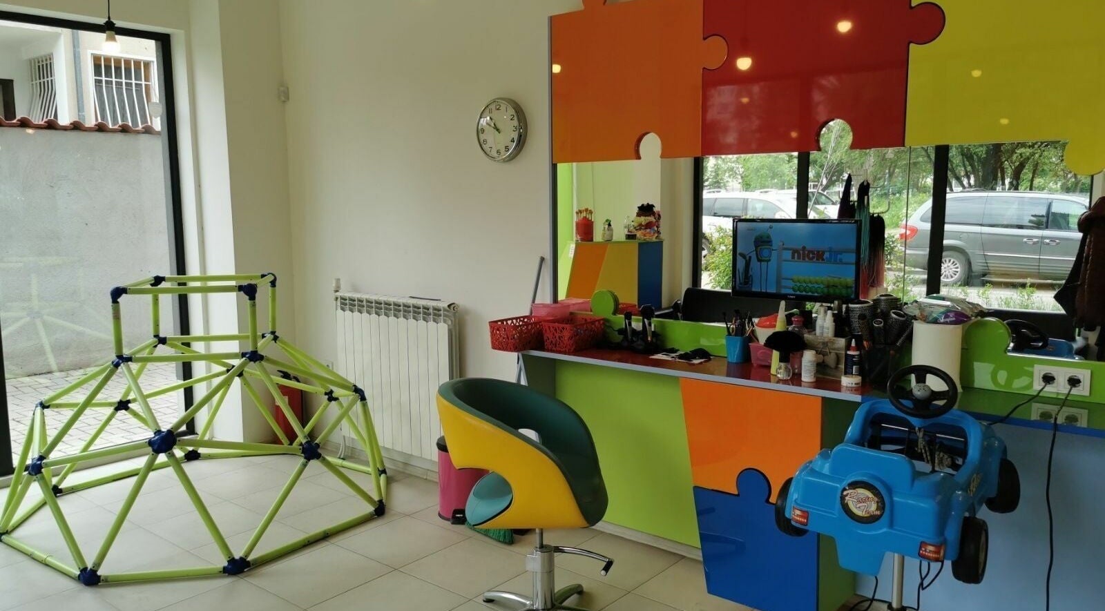 Детски салон в ярки цветове в Пъзел Пловдив кв. Тракия, Пловдив, BG.