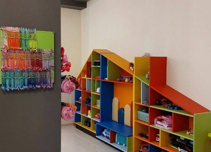 Вътрешен изглед на цветно обзаведеното пространство в ПЪЗЕЛ Пловдив кв. Тракия, Пловдив, BG