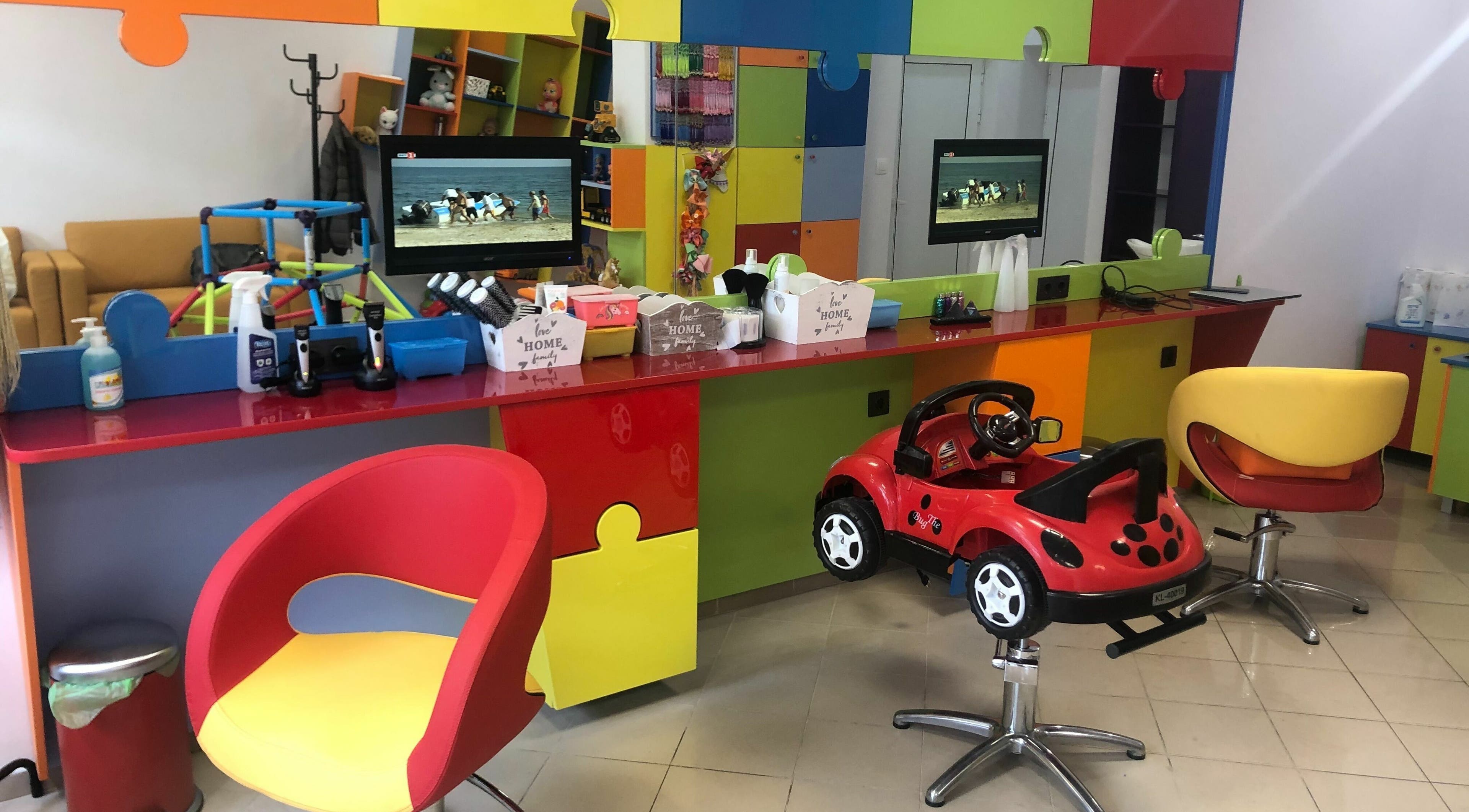 Ярък детски салон в ПЪЗЕЛ Пловдив кв. Кючук Париж, Пловдив, BG, с оригинални мебели и декор.