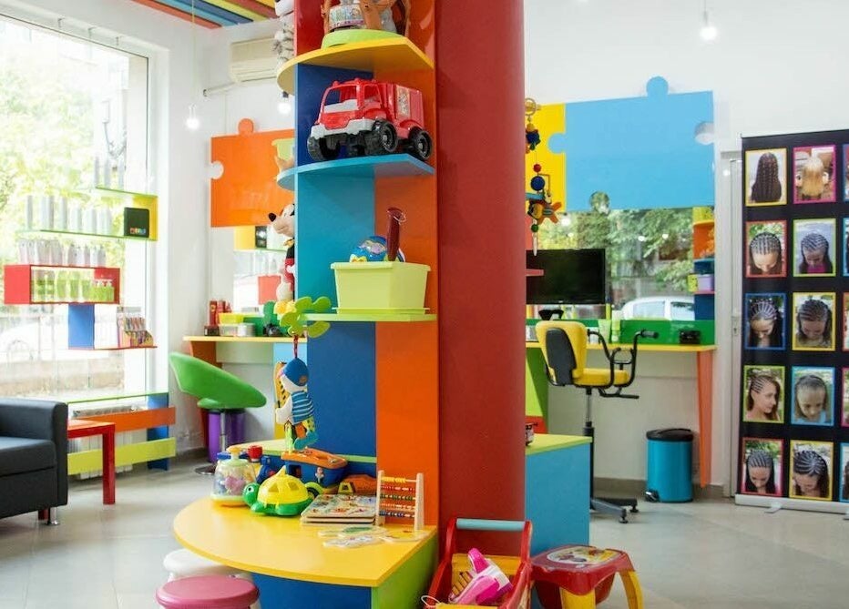 Цветна и уютна обстановка в ПЪЗЕЛ Пловдив кв. Кючук Париж, Пловдив, BG.