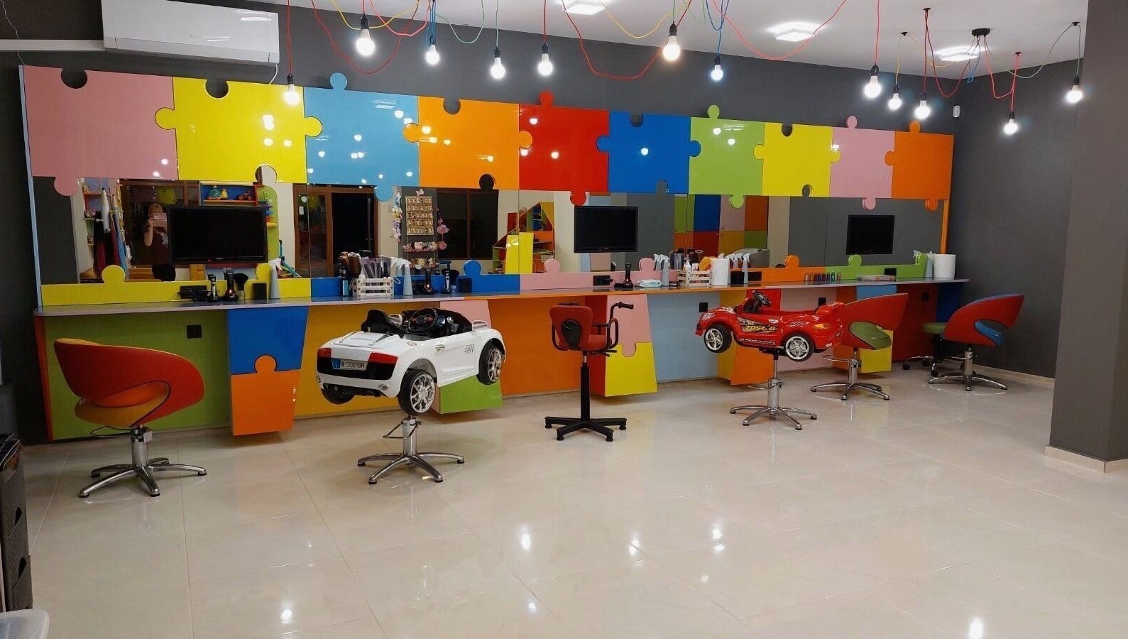 Детски салон с цветни пъзели в ПЪЗЕЛ Русе, Русе, Русе, BG.