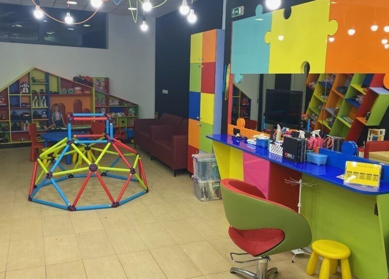 Яркоцветни мебели и играчки в ПЪЗЕЛ Плевен, Плевен, BG. Идеално за деца.