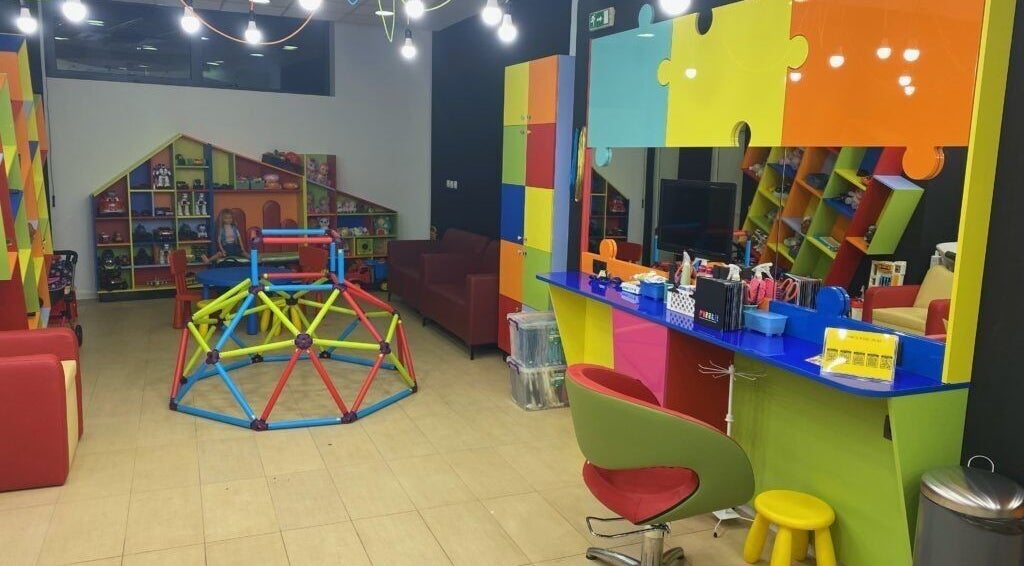 Яркоцветни мебели и играчки в ПЪЗЕЛ Плевен, Плевен, BG. Идеално за деца.