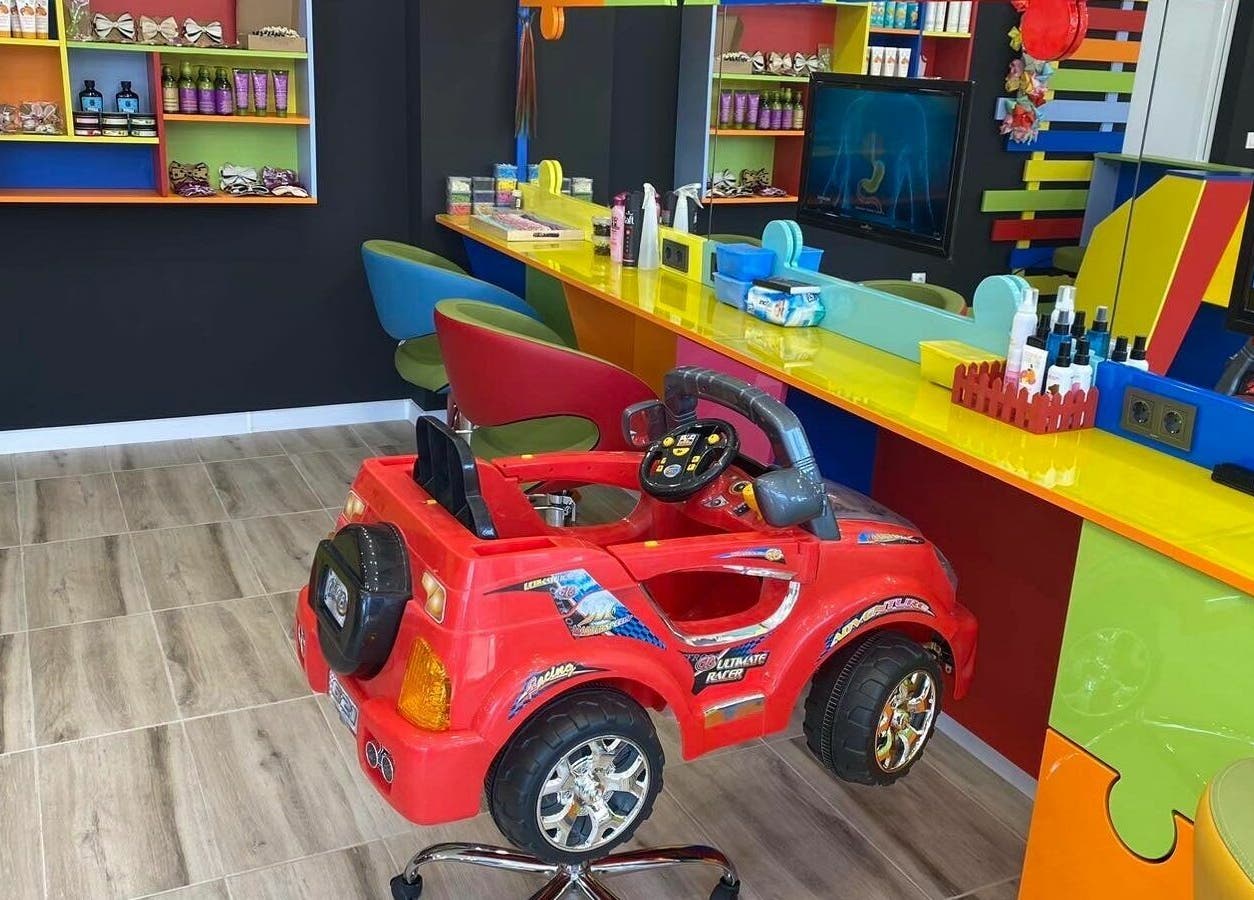 Ярък детски салон в ПЪЗЕЛ Пловдив кв. Христо Смирненски, Пловдив, BG с детски стол кола.
