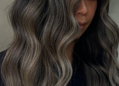 Elegant wavy hairstyle by Estrella Salon in San Diego, California, US. Perfect for a stylish makeover.