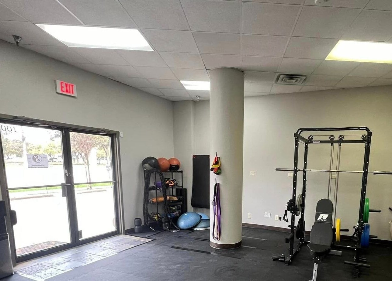 State-of-the-art gym at Warrior’s Edge in Dallas, Texas, US, featuring advanced equipment and a welcoming atmosphere.