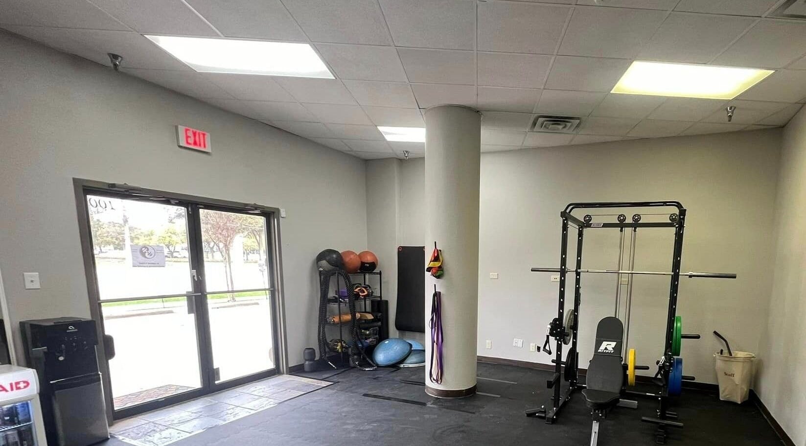 State-of-the-art gym at Warrior’s Edge in Dallas, Texas, US, featuring advanced equipment and a welcoming atmosphere.