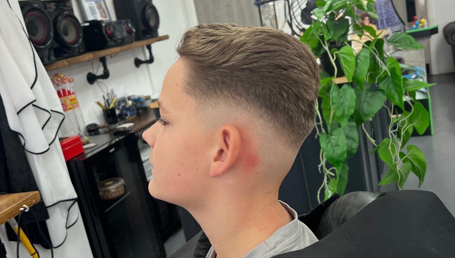 Eydmanns Barbering image 1