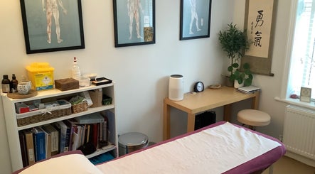 Calming acupuncture studio at Jessica Leyland Acupuncture, Southampton, England, GB, featuring a treatment bed.