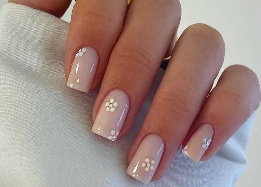Elegant floral nail art at Laska By Mira, Colindale, England, GB showcasing intricate design on manicured nails.