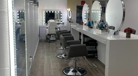 Brasilian Blow Dry Hair Salon 3paveikslėlis