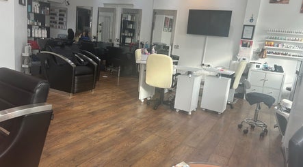 Mode Hair and Beauty Salon