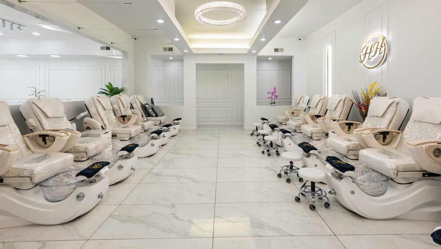 HH Nail Spa imaginea 1