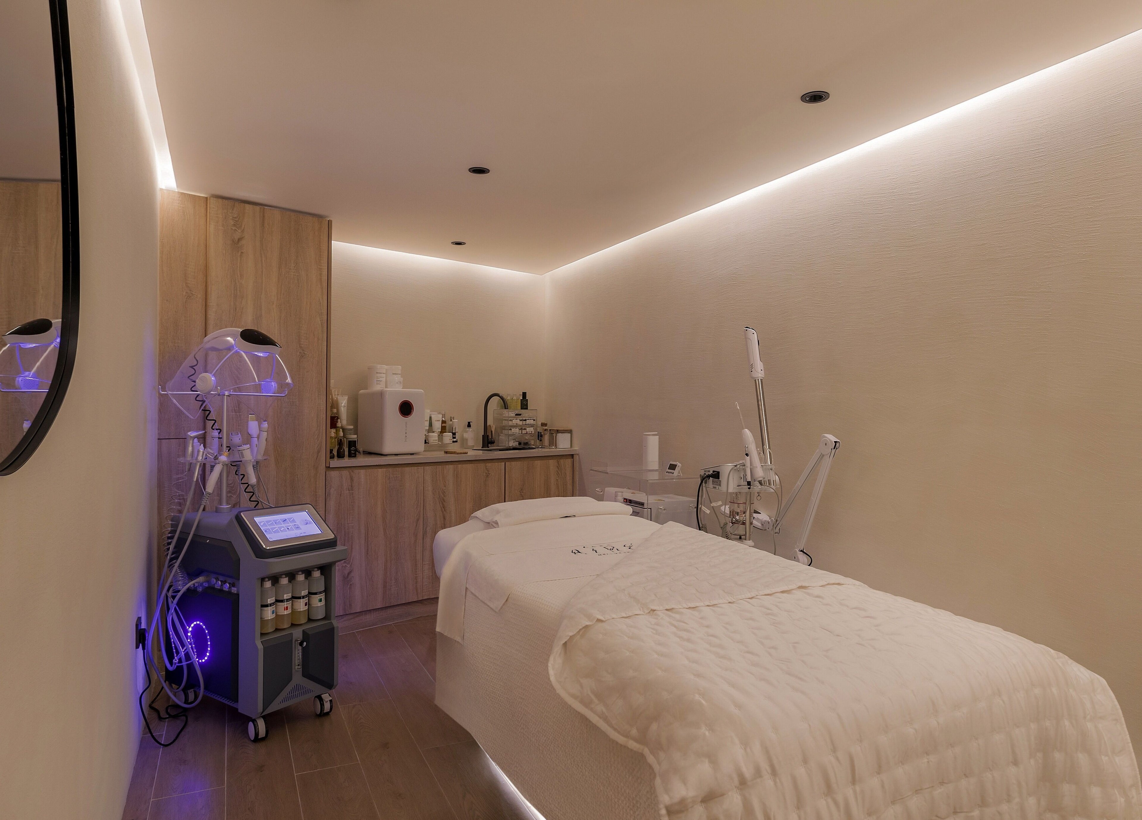 Relaxing treatment room at Aire MD by Casa Aire Wellness in Dubai, Dubai, AE featuring modern spa equipment.