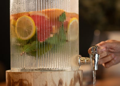 Eau infusée aux agrumes servie à Bambou Massage, Uccle, Bruxelles, BE.