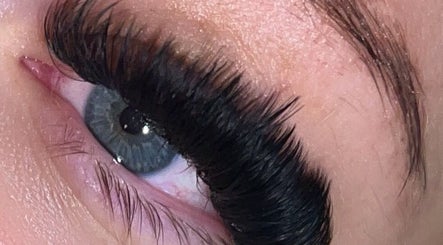 Lush Lashes and Beauty صورة 3