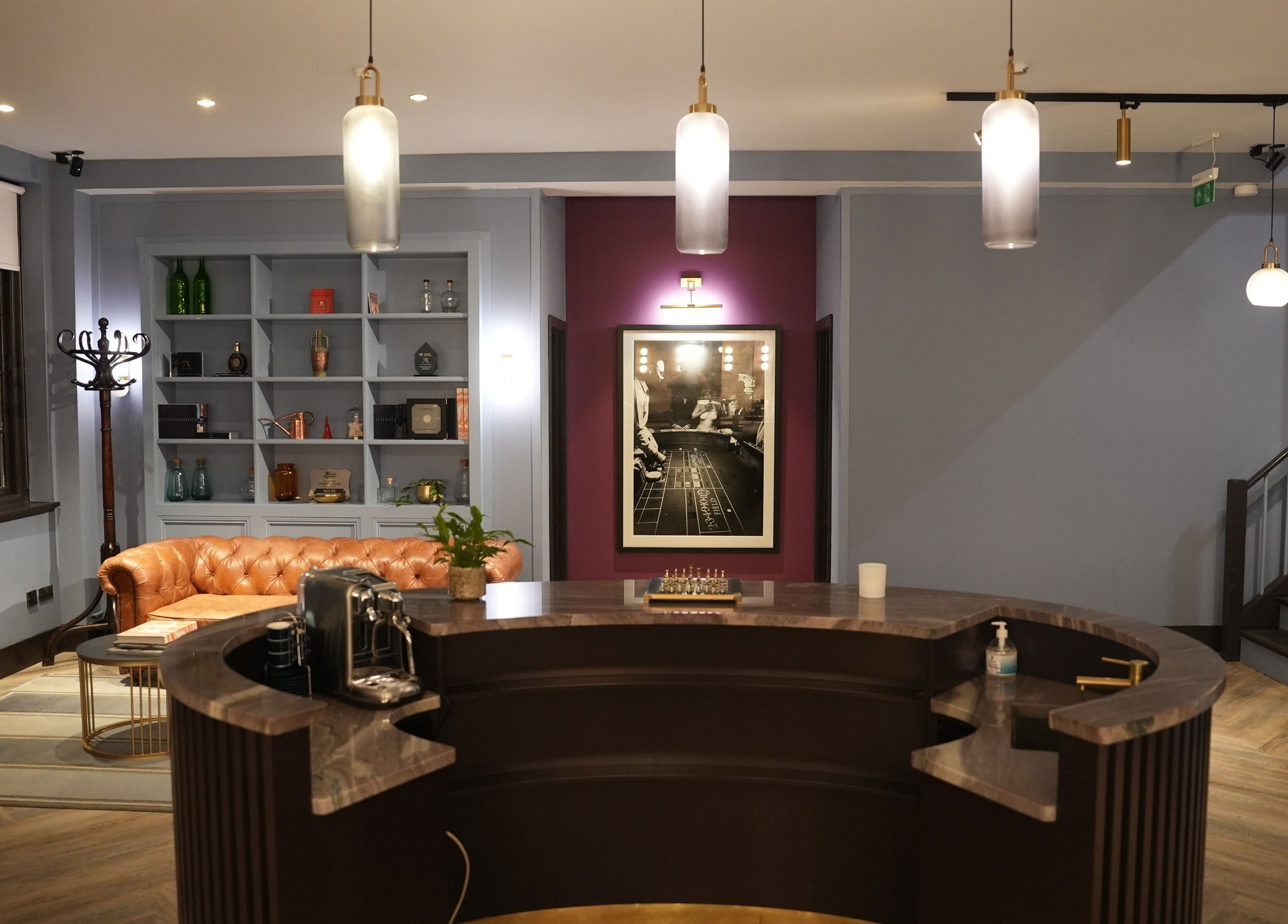 Elegant waiting area with plush seating at Avanzato Grooming Lounge, London, England, GB.