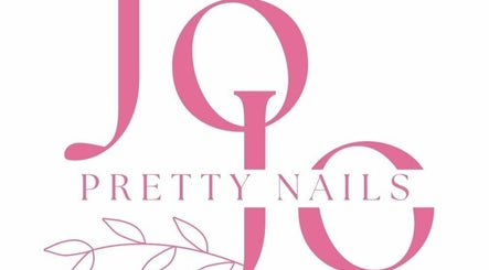 JoJo Pretty nails