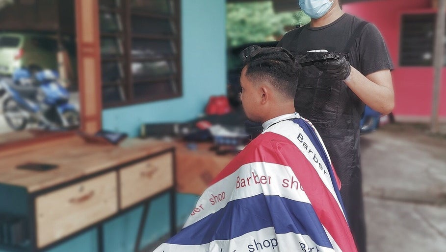 RZM Barber From House image 1