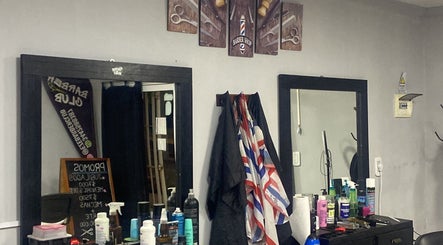 Barber Club image 3