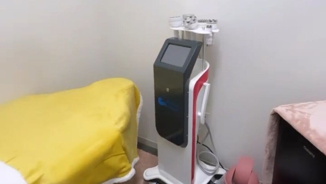 Modern beauty treatment setup at Dyamond Sculpted, Rancho Cucamonga, California, US. Cozy and professional ambiance.