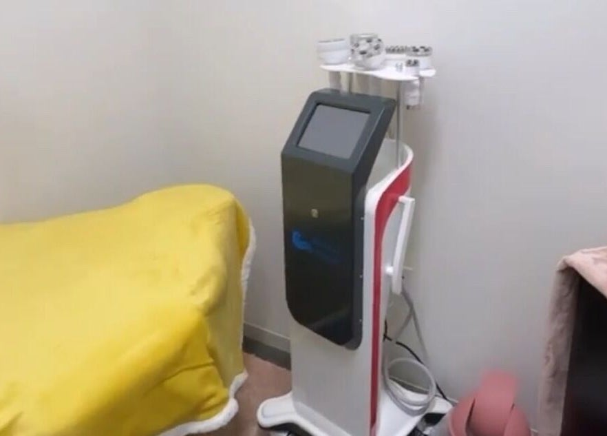 Modern beauty treatment setup at Dyamond Sculpted, Rancho Cucamonga, California, US. Cozy and professional ambiance.