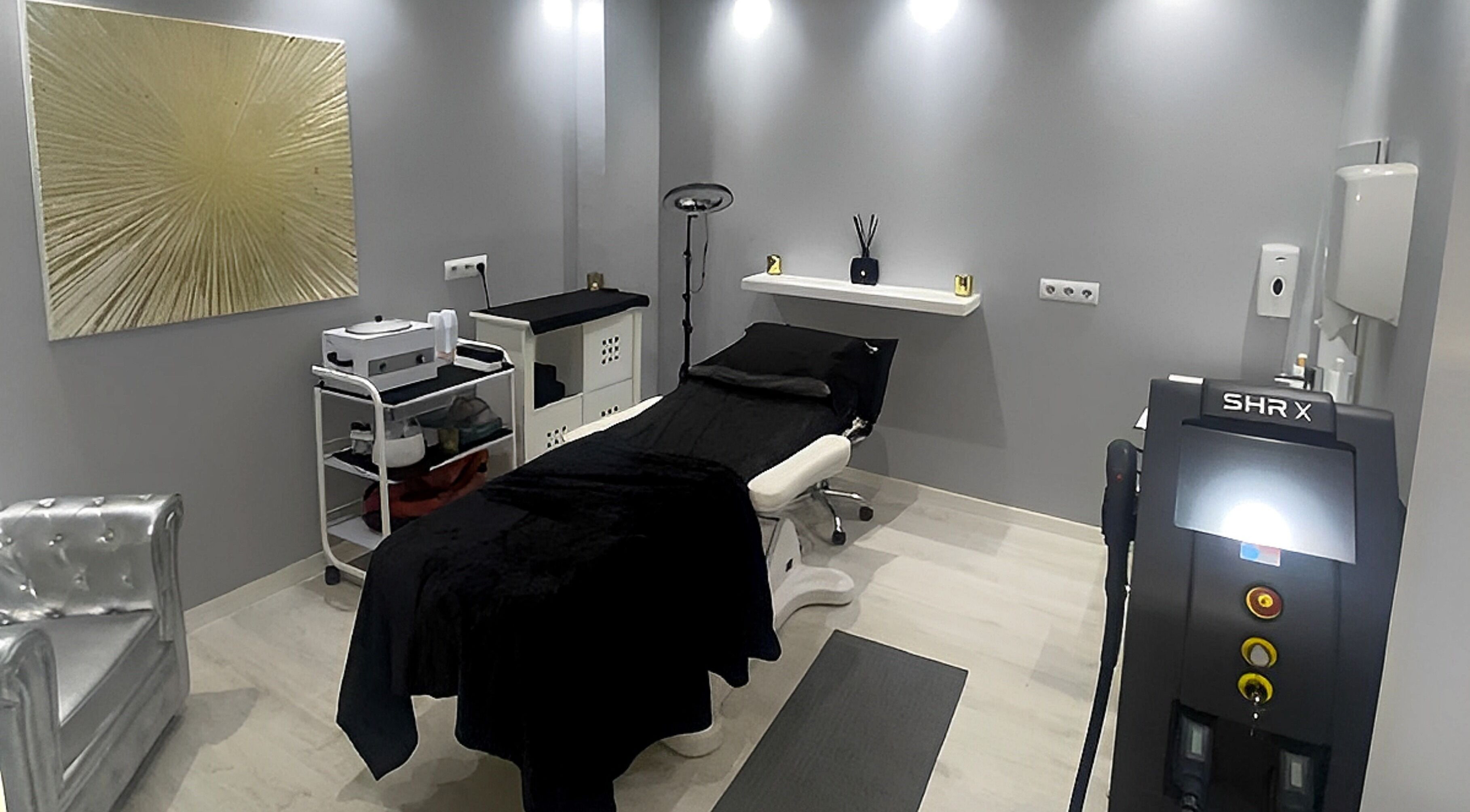 Sala de tratamiento en Aracelys Alvarez | Estética Masculina y Micropigmentación, Madrid, Comunidad De Madrid, ES.