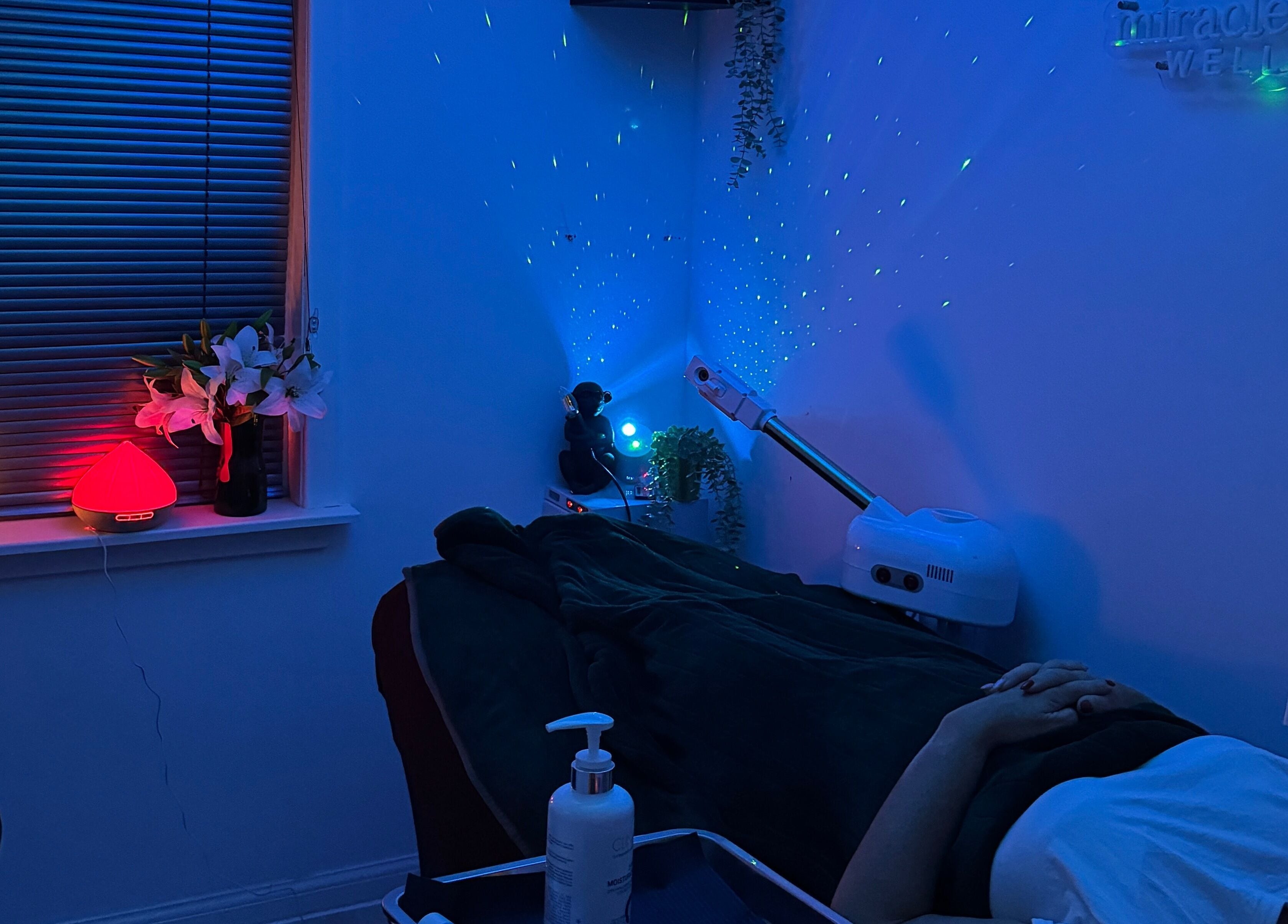 Cozy relaxation room at Miracle Lounge, Glasgow, Scotland, GB, with ambient lighting and soothing decor.