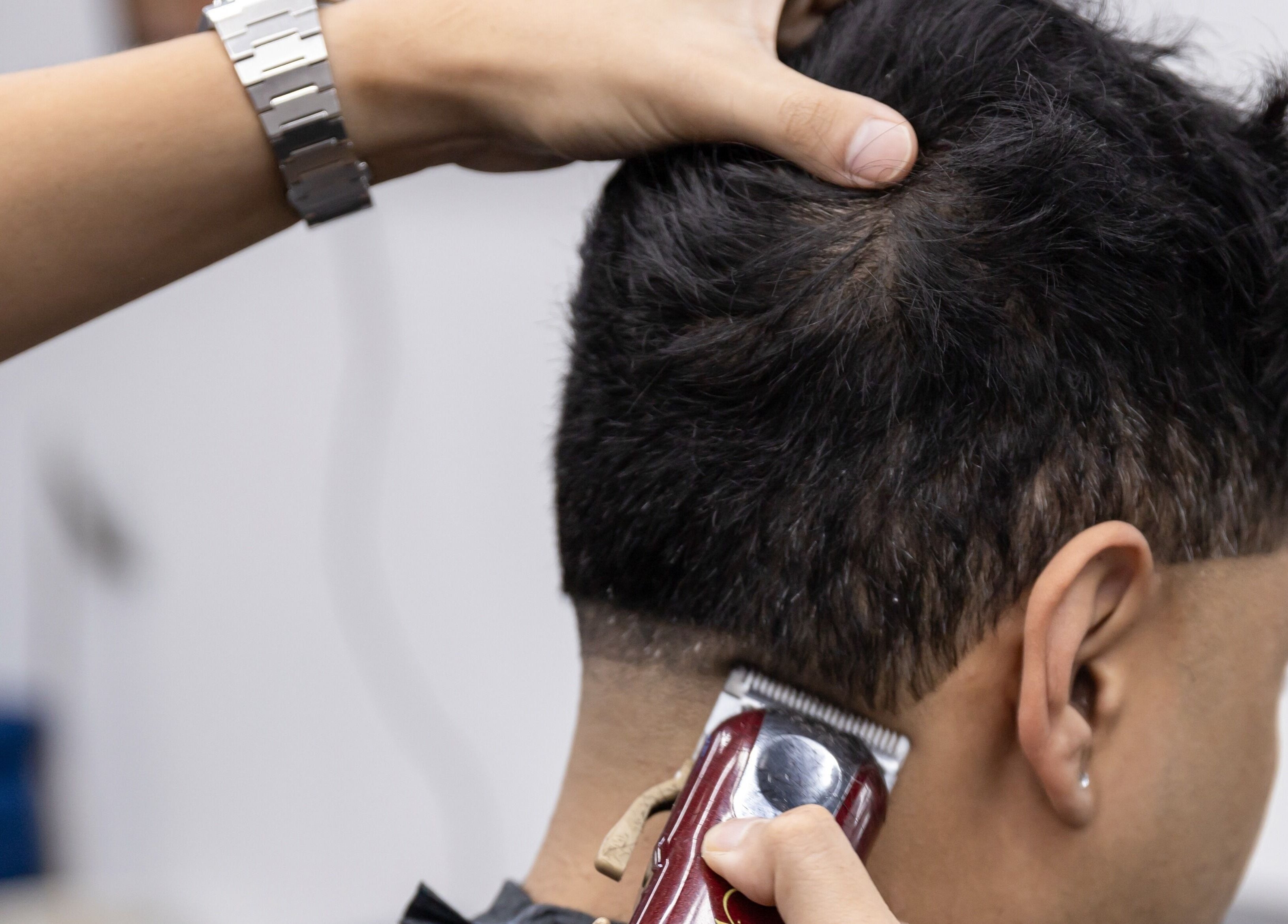 Haircut in progress at Zenith Lounge Barber & Cafe Tarragindi, Tarragindi, QLD, AU, showcasing skilled barbering.