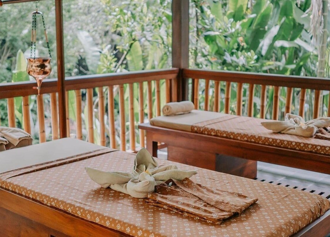 Tranquil spa beds at Mahamaya Spa, Ubud Nyuh Bali Resort, Bali, Bali, ID, surrounded by lush greenery.