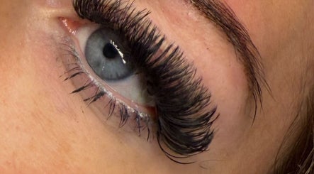 Lish Lashes by H image 3