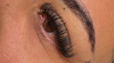 Lish Lashes by H image 3