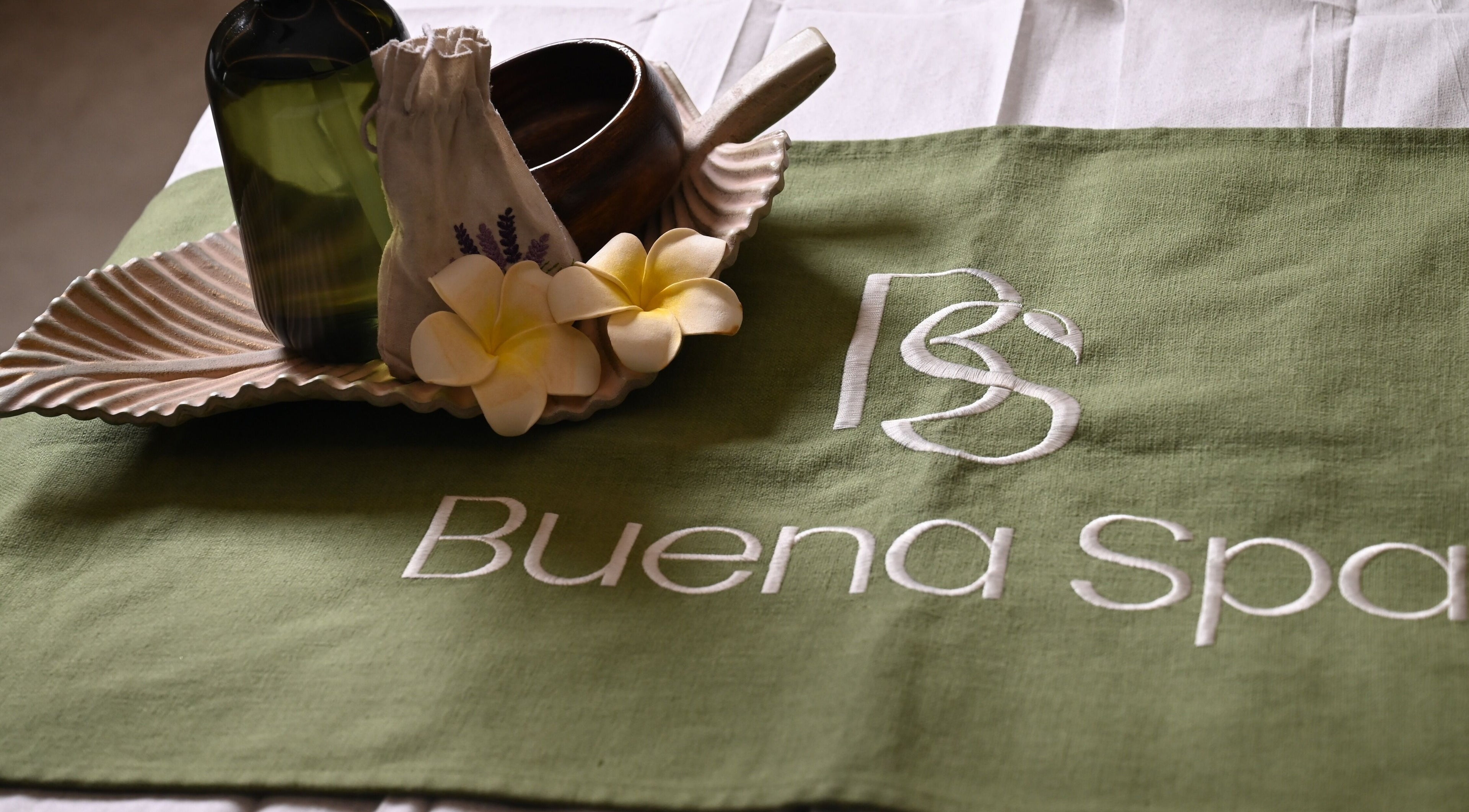 ديكور فاخر في Buena Spa | Home Service (خدمات منزلية نسائية فقط), الرياض, SA يعزز التجربة.